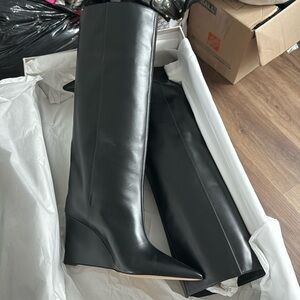 COPY - JIMMY CHOO
Blake Knee Boot 85 Black Calf Leather Wedge Knee-high Boots
